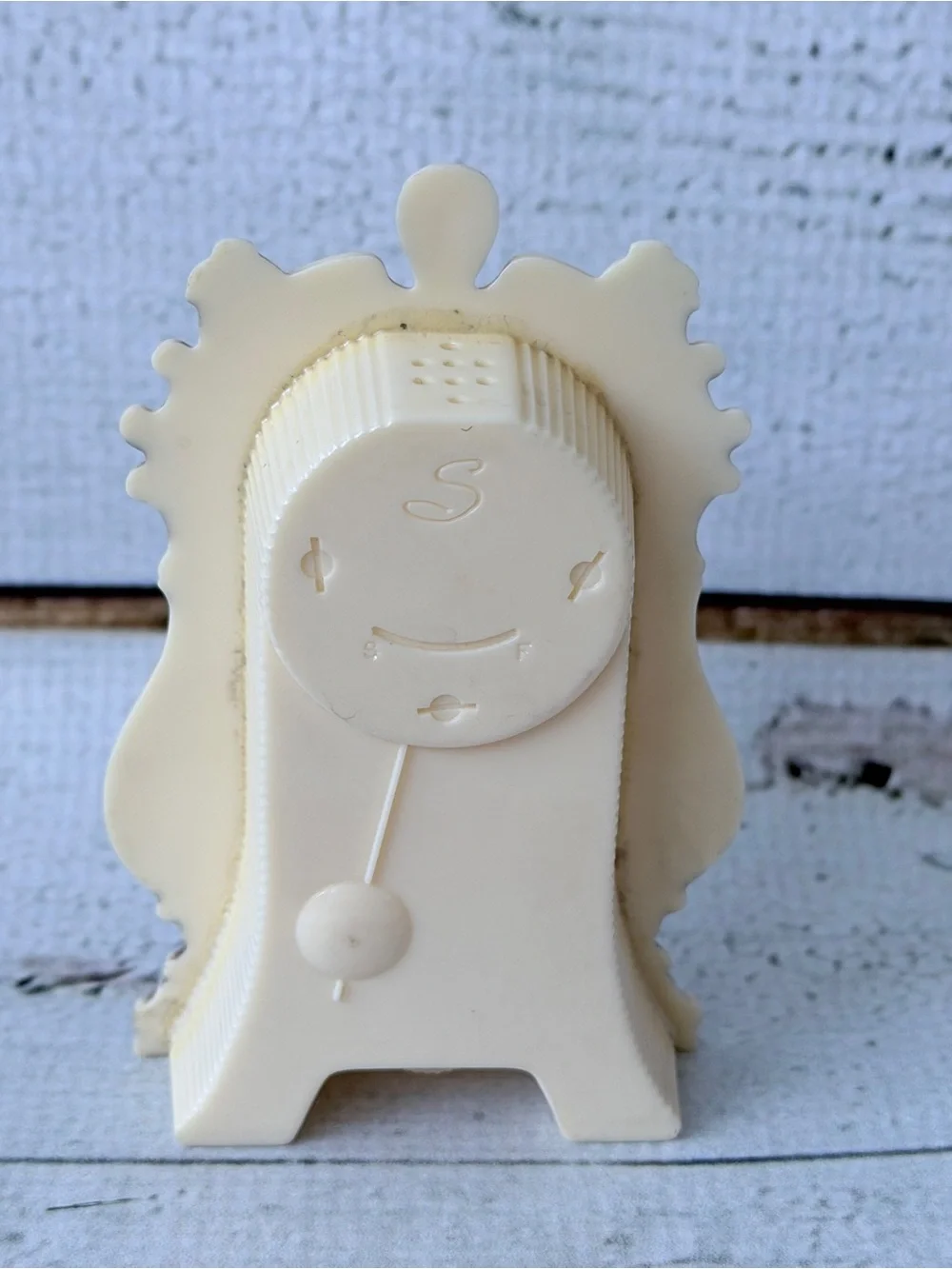 Ivory Decorative Clock Motif Wall Plaque - Ivory